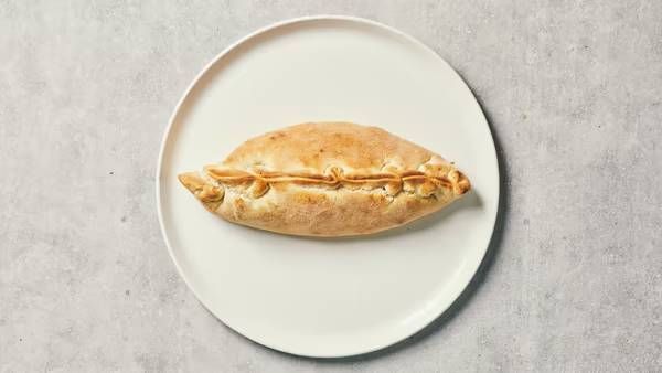 11. Skinke Calzone (indbagt)