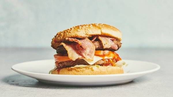 64. Dobbelt Bacon Cheese Okse Burger